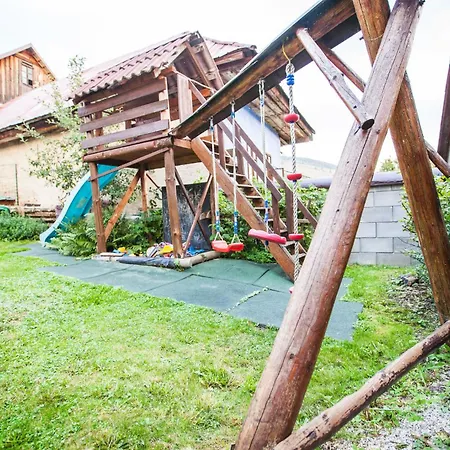 Petruskov Dvor * ברזנו